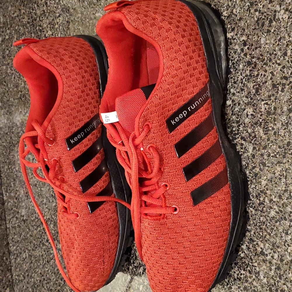 Mens running shoes